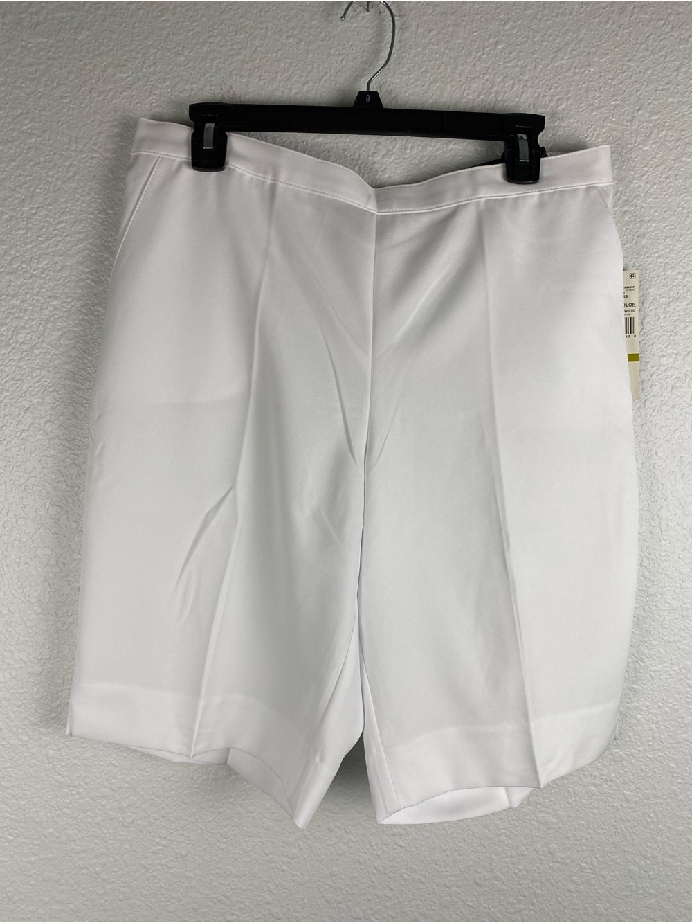 NWT Alfred Donner studio classic fit white pull on shorts with pockets size 14P